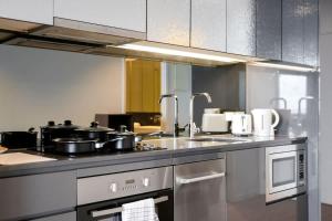 Modern Melbourne 52nd Floor CBD Stay on Rose Ln