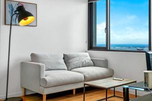 Modern Melbourne 52nd Floor CBD Stay on Rose Ln