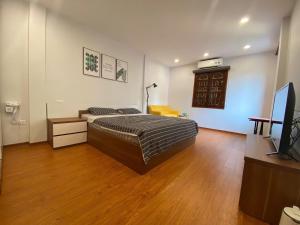 Simple Life Homes Near Ho Chi Minh Mausoleum