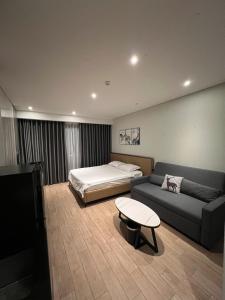 Lumi Homes - Morden & Cozy Ha Long