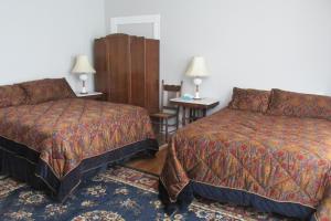 Antique Headboards, Hardwood Floors room in 1895 Washington Hotel