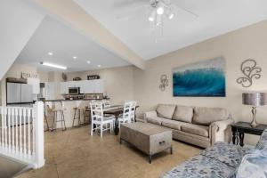 Bright 3BR Townhome Gulf Views & Steps to Beach