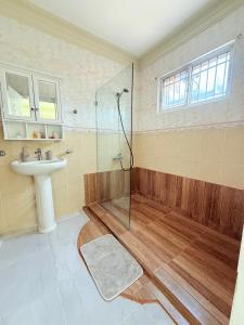 Spacious 3BR Apartment with AC