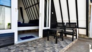 Beach Resort - Gili Trawangan - Bungalow next to Beach