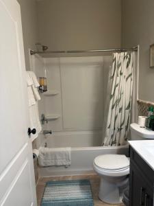 Orlando Lakefront Pool Villa 25 min Disney & Univ