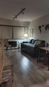 Departamento 2 ambientes céntrico con cochera