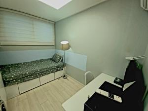 Bombay Residence SNU Nakseongdae Station