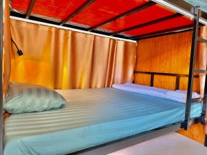 Loop Central Stay Tour & Motorbike Rental