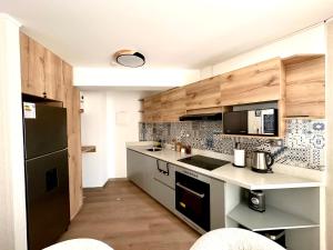 New condo apartment - 1 Queen