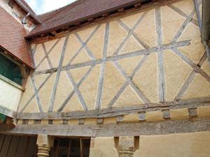 Studio médiéval au cœur du village, proche commerces - FR-1-489-605