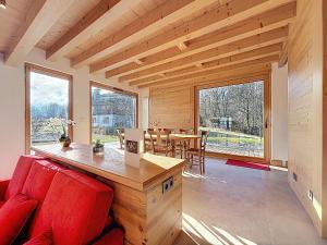 Chalet spacieux 5 chambres proche ski bus, vue Mont-Blanc - FR-1-560-172