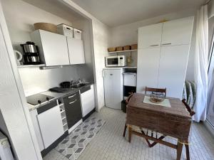 Studio Front de Mer avec Balcon et Parking Privé - FR-1-837-58