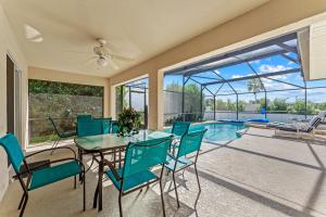 EXQUISITE VILLA - 2 Master Suites, Pool South and Spa, Gas BBQ, Game Room, WIFI