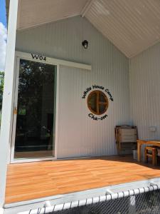 ไวท์ เฮ้าท์ แคมป์ ชะอม