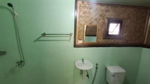 Tonys Country Glamping with chalet with private wash room accommodation