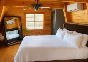 Show Low A-Frame Retreat - Sleeps 12, 3 bedrooms, 3 baths, Fenced yard, RV parking, Pet Friendly