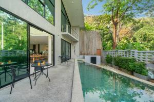 Villa Cedrix - Contemporary Pool Villa Triplex with Mountain View