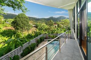 Villa Cedrix - Contemporary Pool Villa Triplex with Mountain View