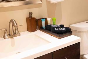 2Level Duplex with Jaccuzi-Gem in Chicago 4BD&3BA