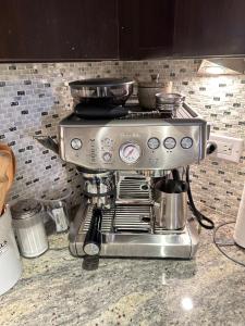 2Level Duplex with Jaccuzi-Gem in Chicago 4BD&3BA