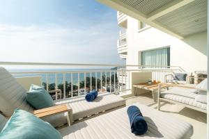 Waterfront 16D seaview 2 BR apartment - 5 min walk to Karon beach