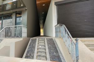 Super Townhouse OAK Owaisi Hospital Mailardevpally Formerly Tolkanti Arc