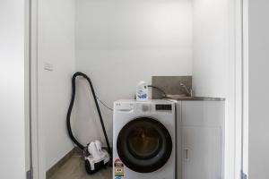 Redfern Heart | Modern 2 Bed 2 Bath | Near Station