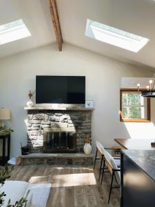 Romantic Mountainside Cozy Cabin Poconos