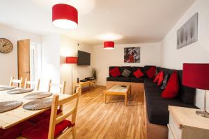 1 Fitzhamon Embankment APARTMENTS opposite Principality Stadium - LONG STAY OFFER