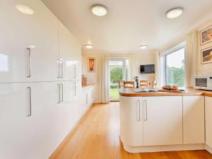 4 Bed in Studland 75639