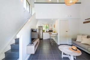 Bayshore Bungalow 9 - Oceanstays