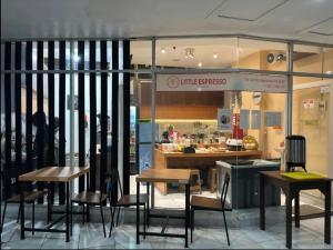 Jarrdin Apartment by CozyNest