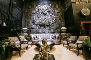 Moonstone - Luxury 5BR Villa Near Batu Belig Beach