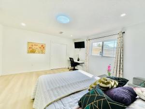 5bedrooms 3baths 5 beds new renovation 1800sf