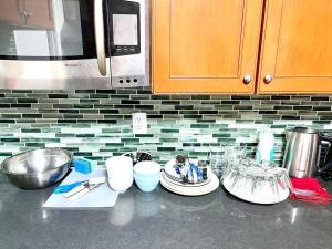 5bedrooms 3baths 5 beds new renovation 1800sf