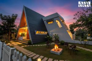 StayVista at A Frame of Mind- Denkanikottai with Pool & BBQ