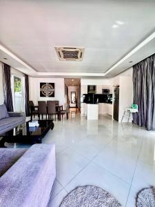 Pool Villa Karaoke Jomtien Pattaya