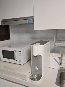 홍대,명동,신촌,서울역,광화문 근접 - 3룸 독채 최대 6인 프로젝터 다이닝룸 완비