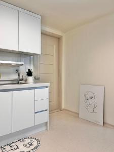 홍대,명동,신촌,서울역,광화문 근접 - 3룸 독채 최대 6인 프로젝터 다이닝룸 완비