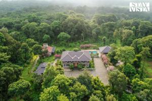 Stayvista at Coffee & Mist Luxury Villa - Comp Breakfast, Pvt Pool,Bonfire