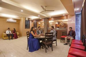 Via The Paradise - Nr Apollo Hospital