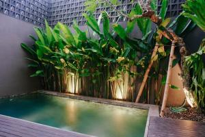 Moonstone - Modern 3BR Villa Near Batu Belig Beach