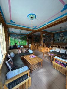 Maya shiv shakti cafe tosh