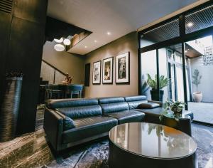 Moonstone - Modern 3BR Villa Near Batu Belig Beach