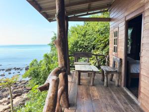 Ao Siri Beach Bungalow