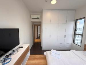 The Sun Avenue Riverside Apartments in District 2