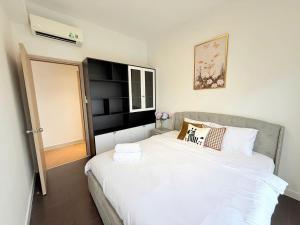 The Sun Avenue Riverside Apartments in District 2