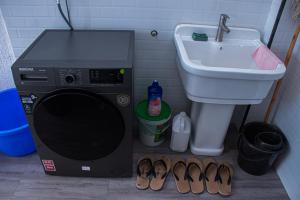 Elegant classy apartment with swimming pool ,fully equipped gym ,child play area and close proximity to shopping malls and great breathtaking views