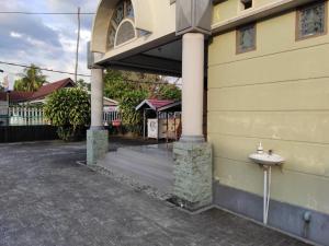 OYO 93051 Wisma Syariah Buloe Near Lapangan Abubakar Lambogo Batili Enrekang