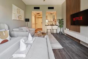 Luxury studio in Discovery Gardens near metro